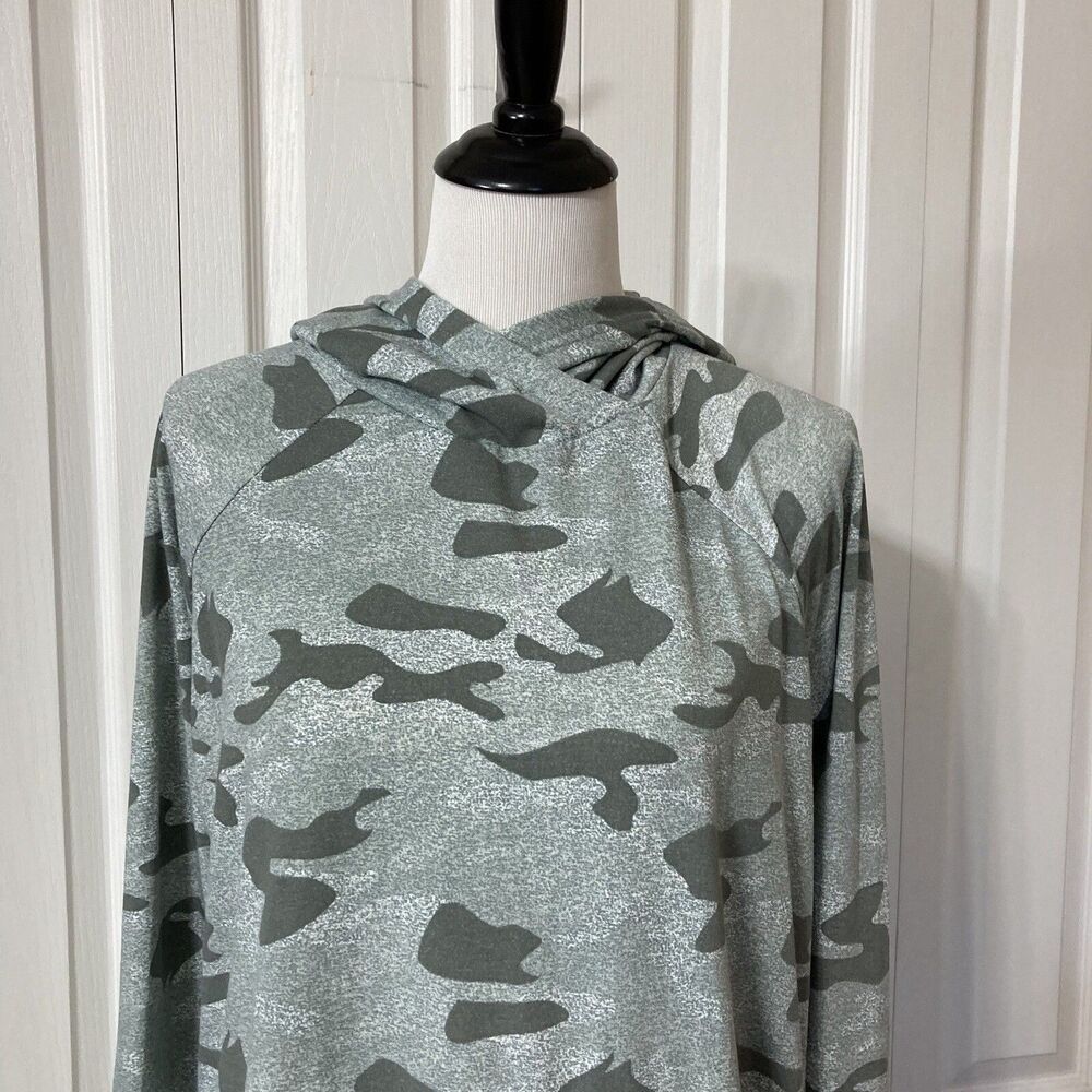 LuLaRoe Camo Green Brown Pink Sz M Long Sleeve Hooded Camouflage Shirt